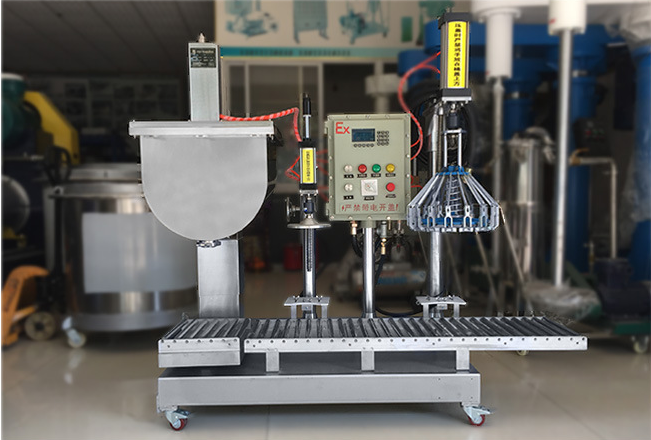 壓蓋機(jī)專門針對頻繁更換包裝規(guī)格的需要而設(shè)計(jì)，具有雙壓蓋功能