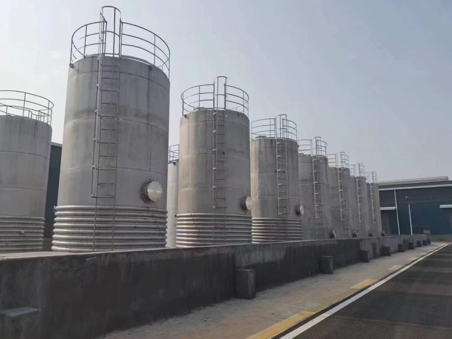 廣西萬(wàn)磊集團(tuán)化工儲(chǔ)罐 埋地儲(chǔ)罐 立式儲(chǔ)罐 工程總包